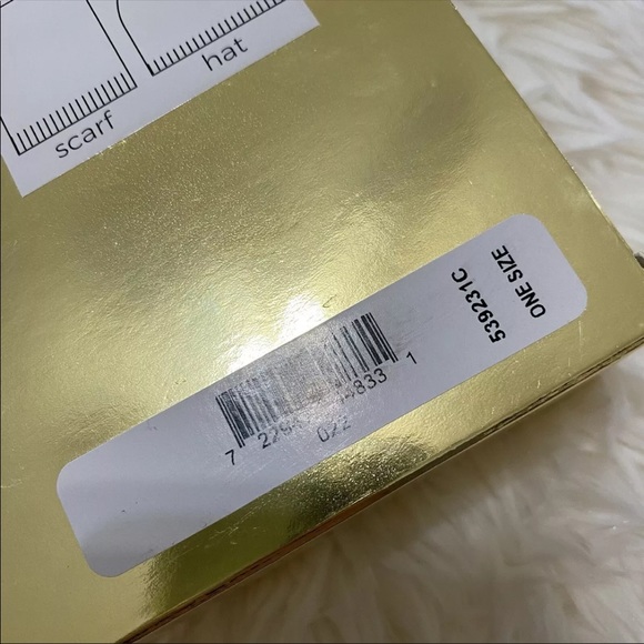 Michael Kors Scarf and Hat Gift Set - Picture 4 of 4